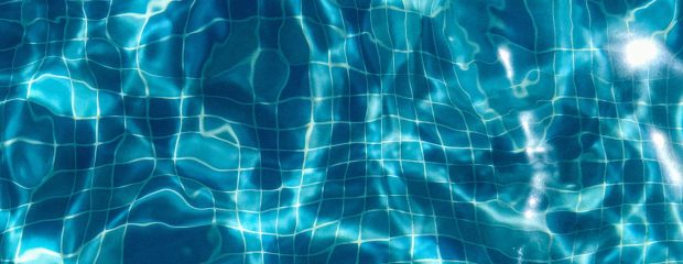 Wasserdesinfektion: Wasser in einem Schwimmbecken
